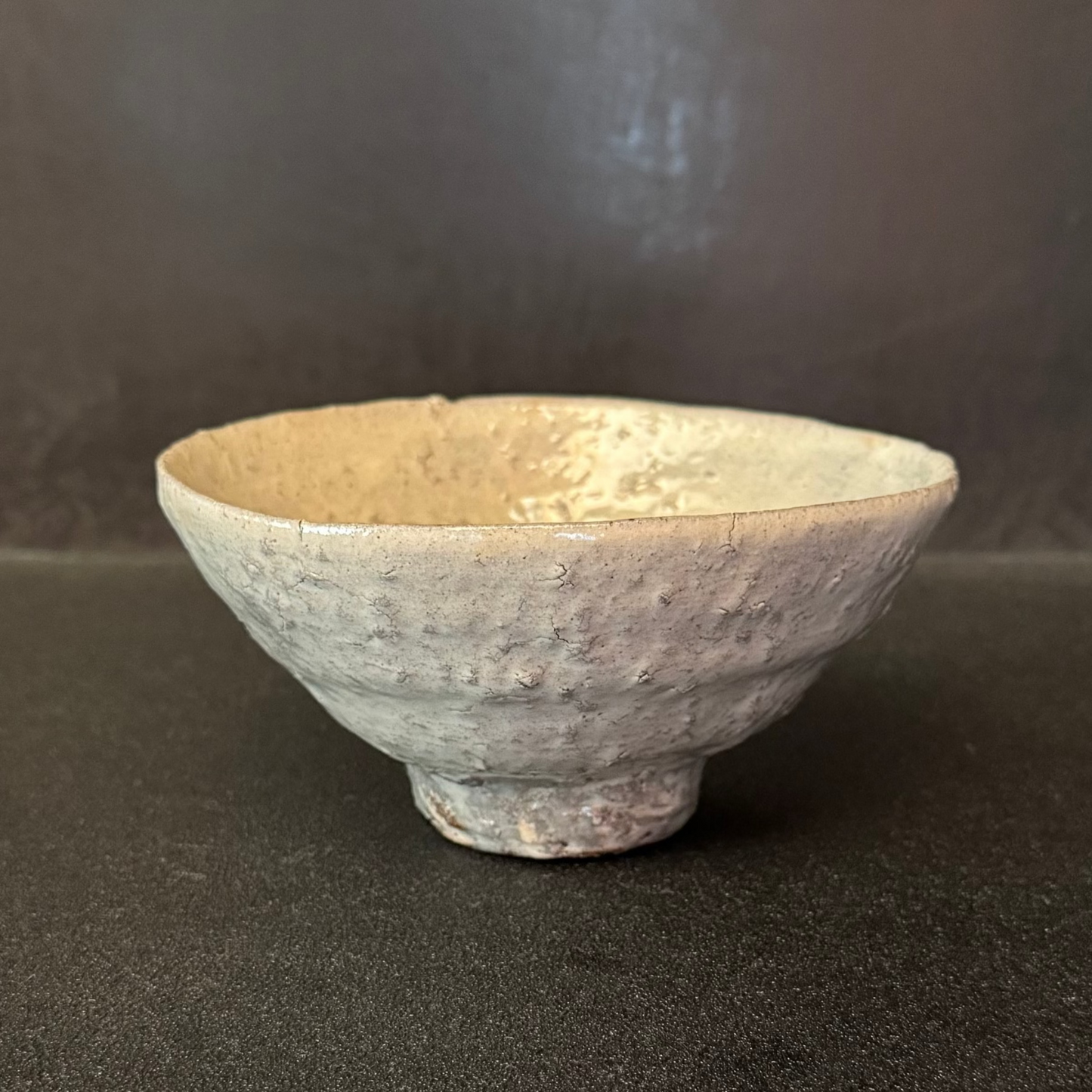 細川護光　粉引茶碗